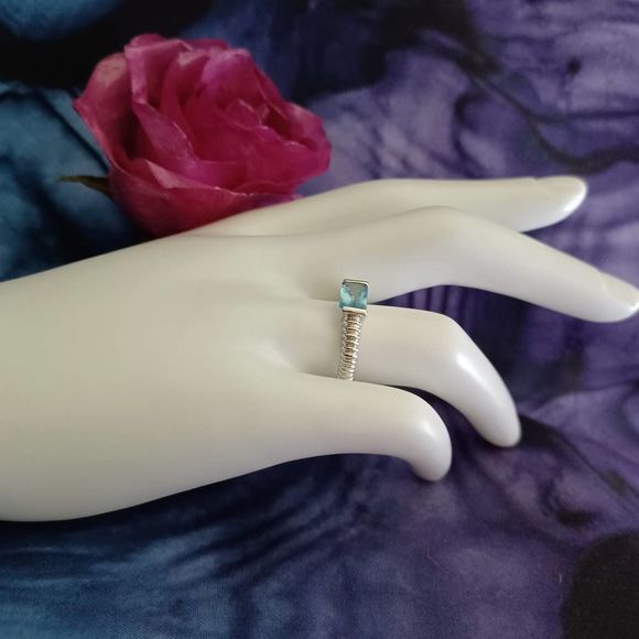 Swarovski Elements - Size 7.75 - Silver tone ring as pictured - Picture 4 of 9